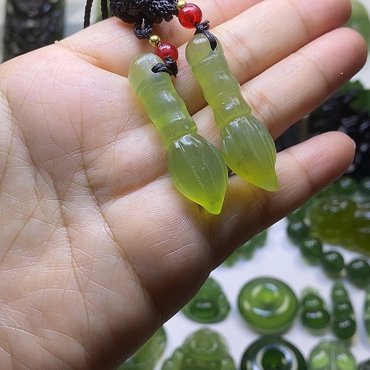 蛇纹石玉颈饰未镶嵌