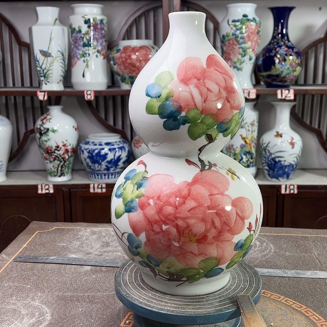 陶摆件景德镇陶瓷葫红牡花