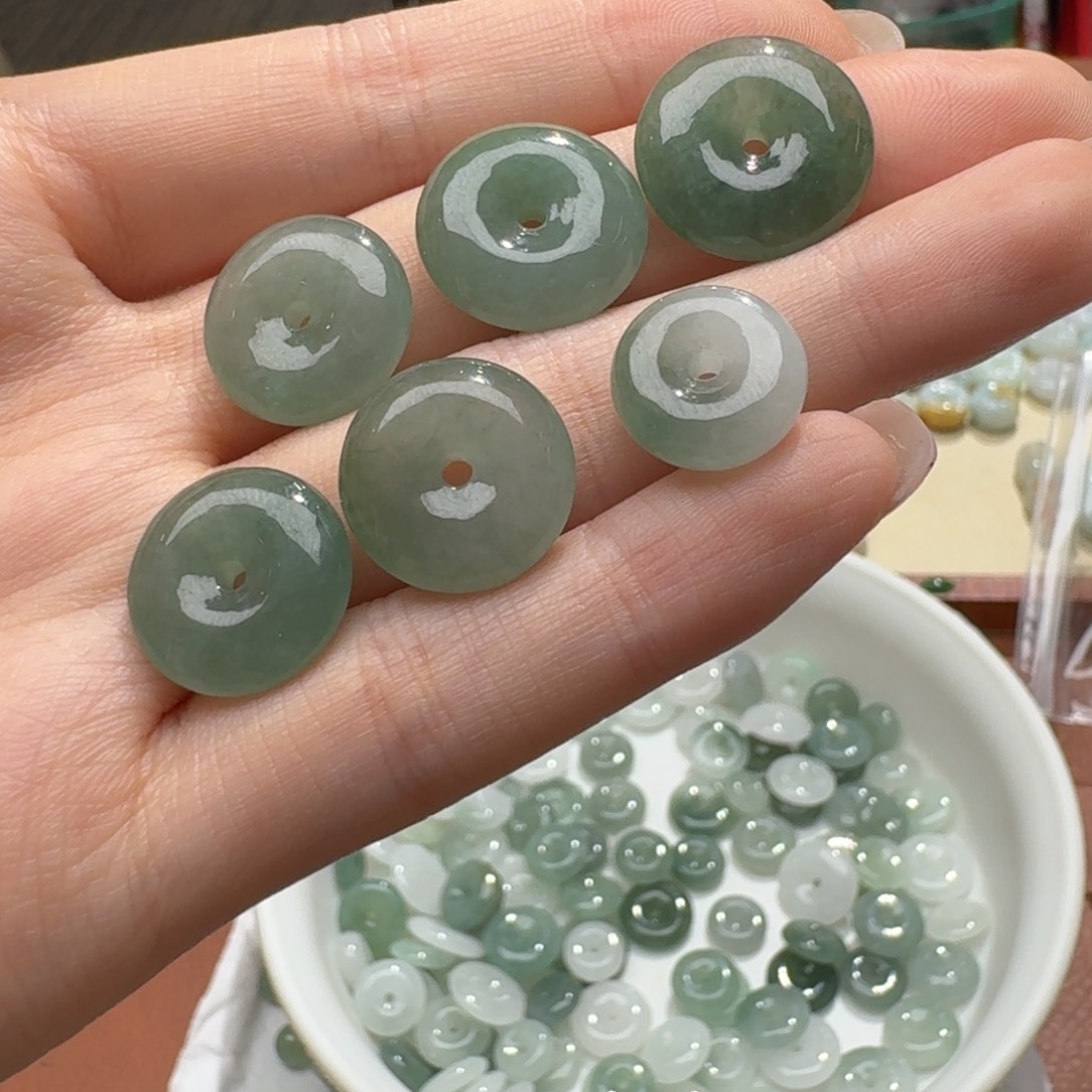 未镶嵌挂件翡翠虎