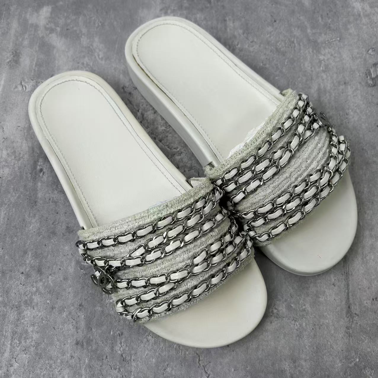 95新 Chanel/香奈儿 38码/仔仔女鞋/白色皮穿链女士时尚拖鞋 1564