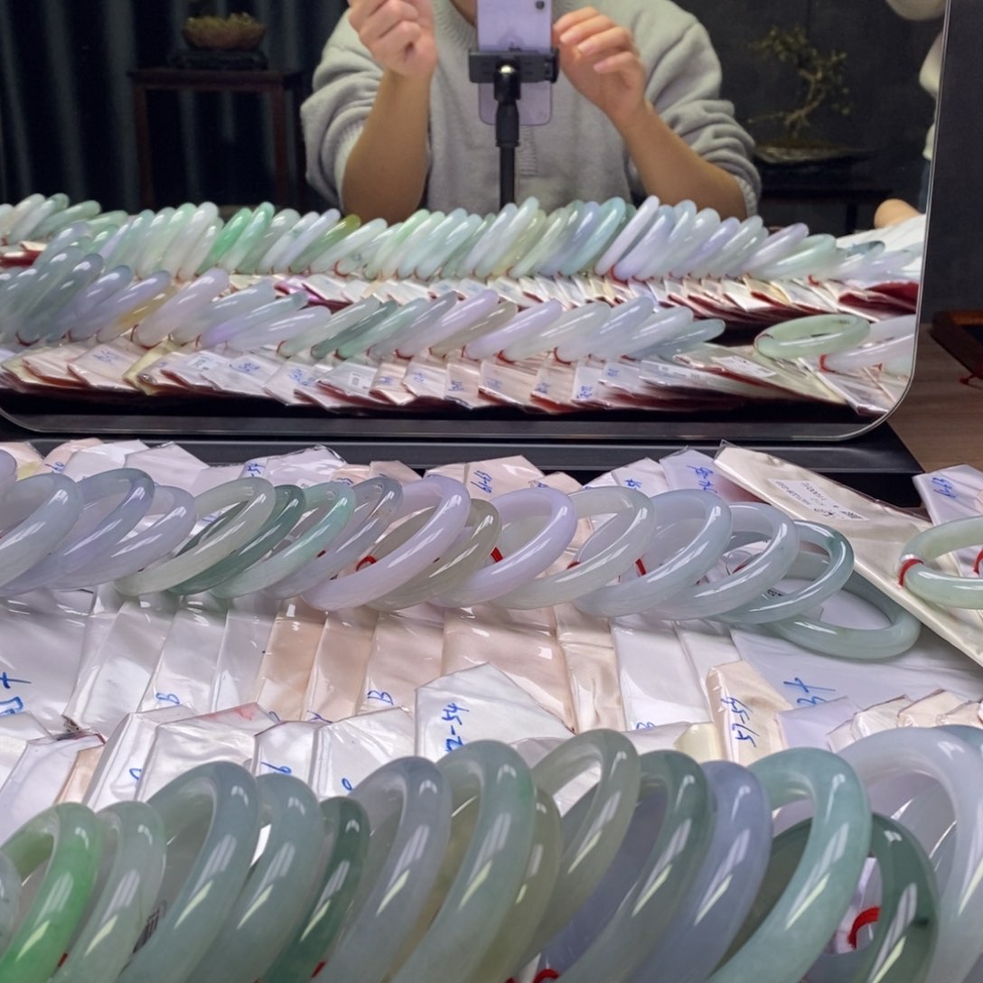 翡翠手镯未镶嵌?*纯天然缅甸a货翡翠手镯