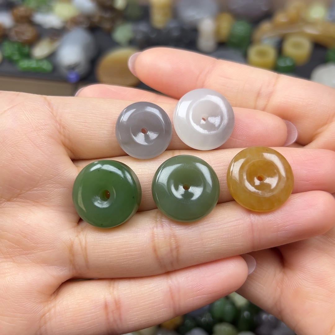 和田玉未镶嵌颈饰98一个多样性发其一