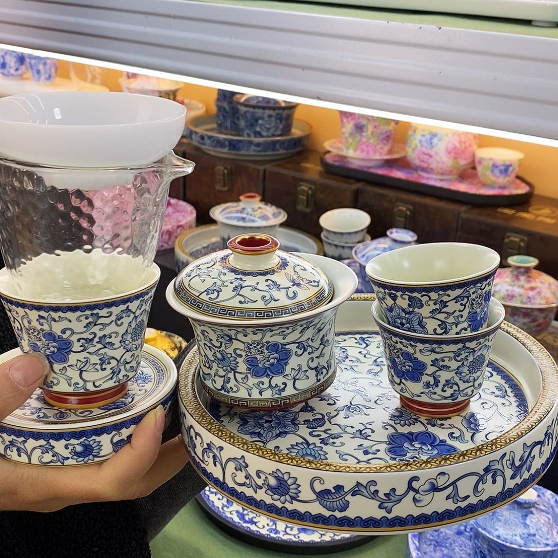 盖碗里的水煮开后放入