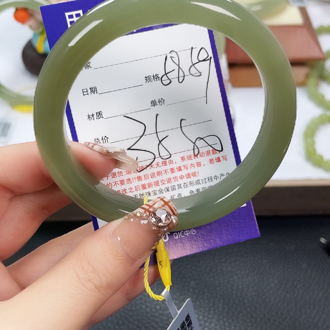 和田玉未镶嵌手镯