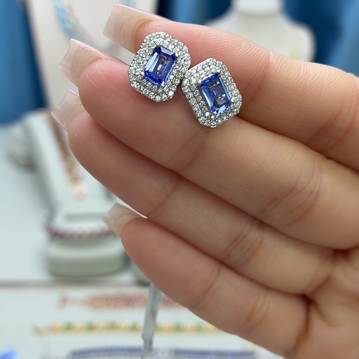 银S925镶嵌坦桑石耳饰