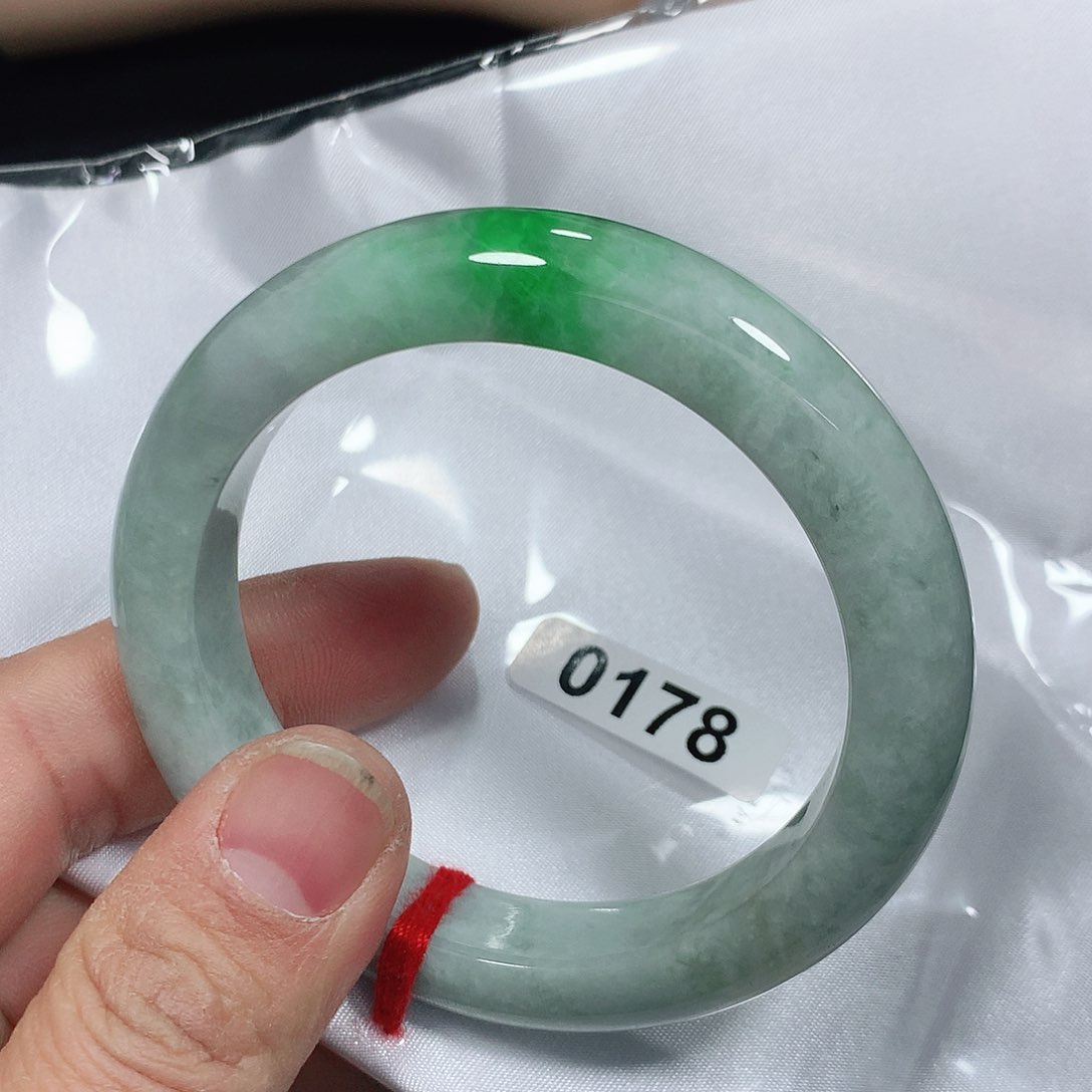 翡翠手镯未镶嵌天然缅甸翡翠手镯A货