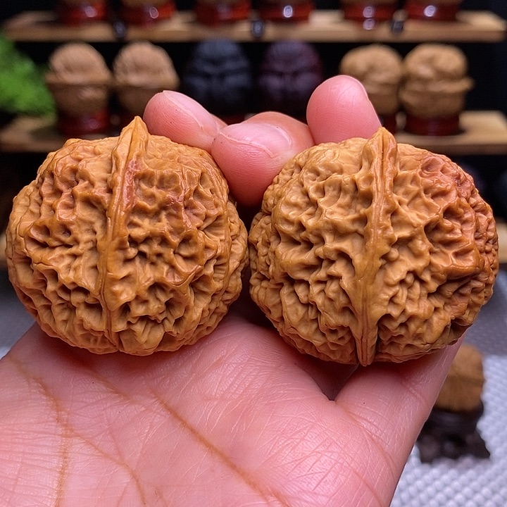 文玩核桃把件七星绣球24