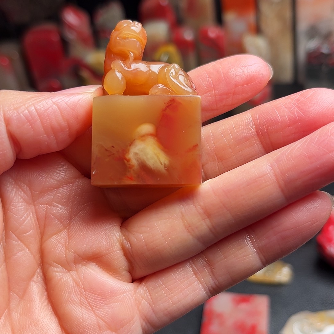 巴林石印石鸡血石兽钮扁章