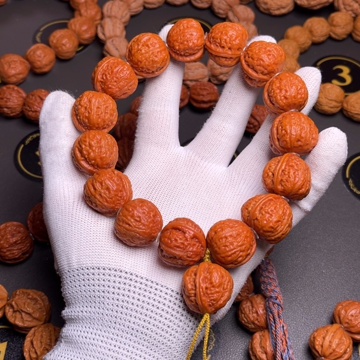 樱***雪文玩核桃手串密纹