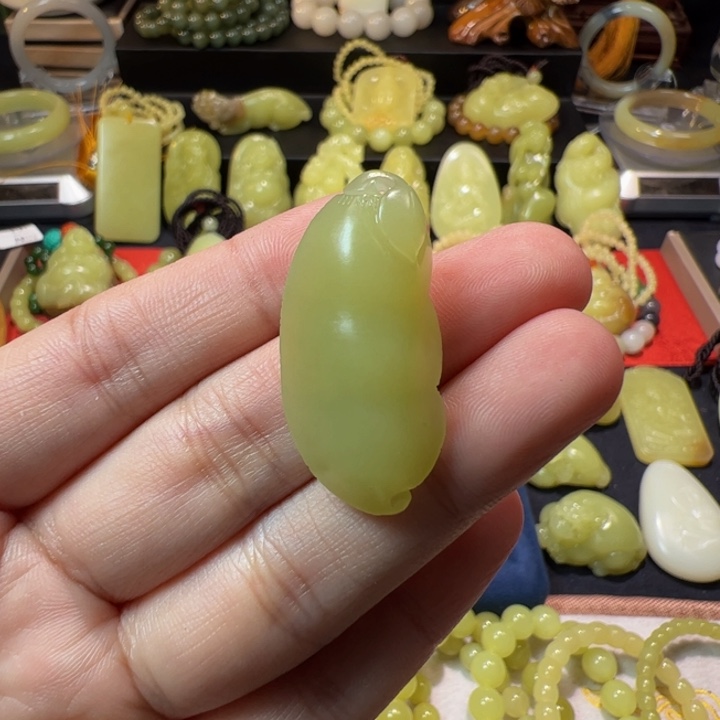 和田玉（黄玉）颈饰未镶嵌