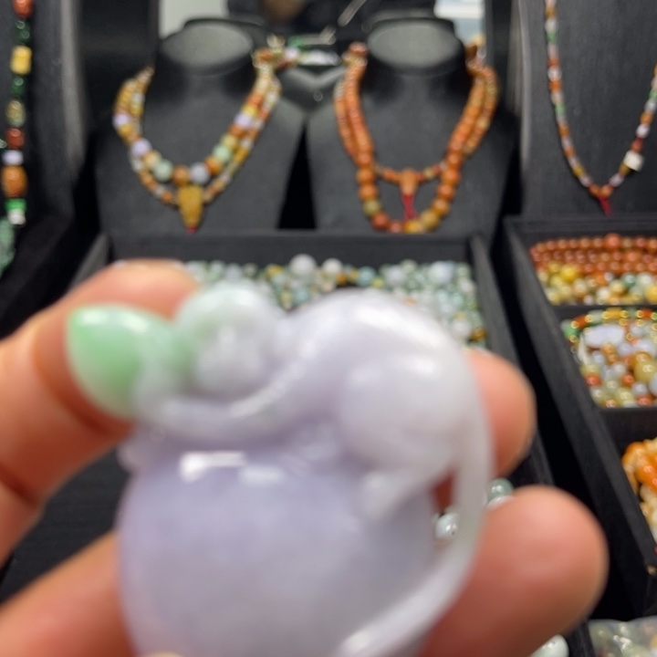 翡翠未镶嵌颈饰挂牌