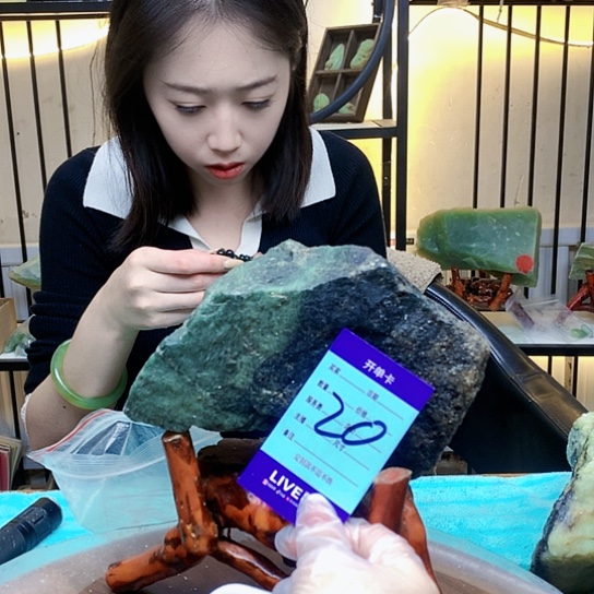 【闪购商品】未镶嵌蛇纹石玉原石！***！