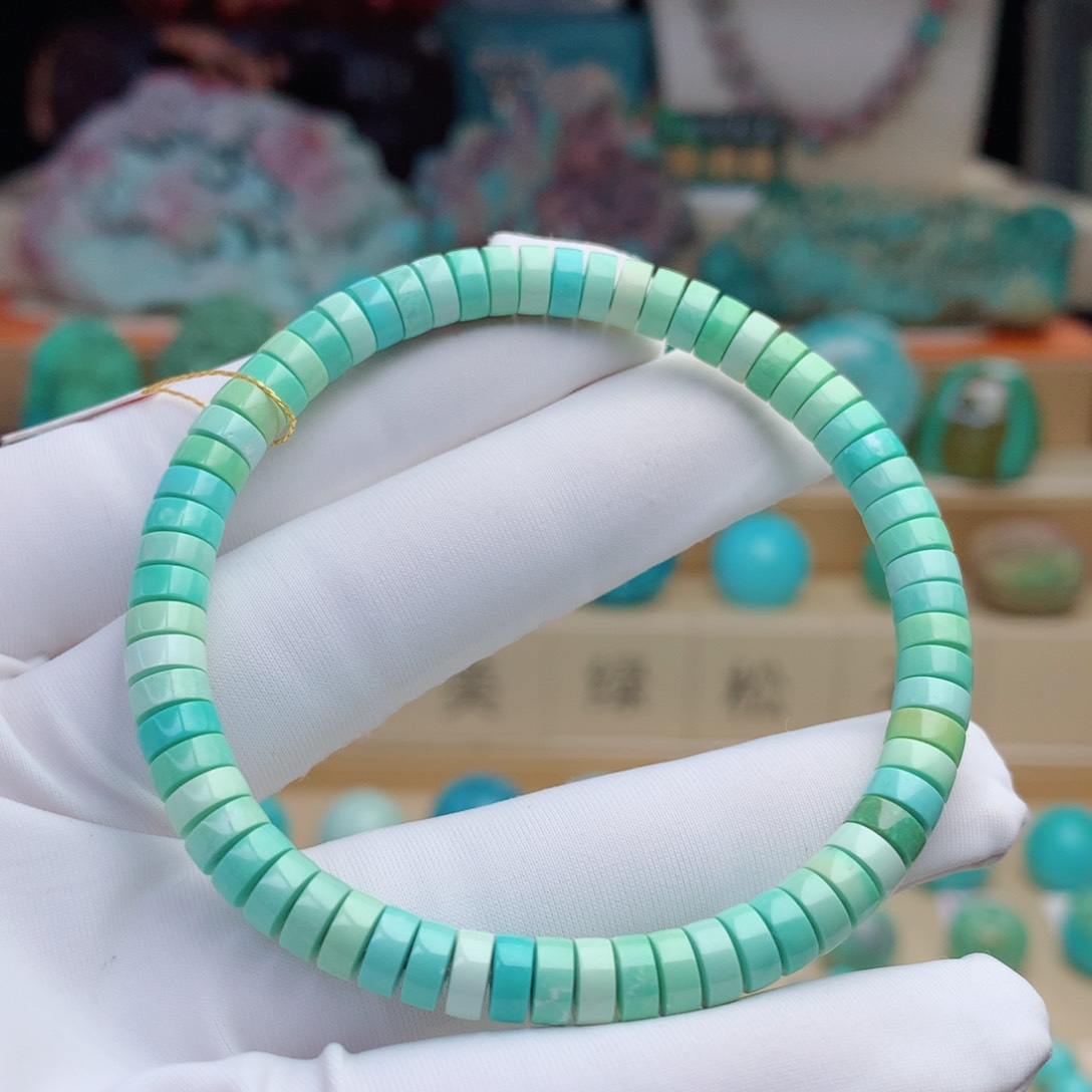 绿松石颈饰未镶嵌