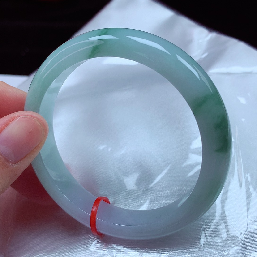 翡翠手镯未镶嵌56圈