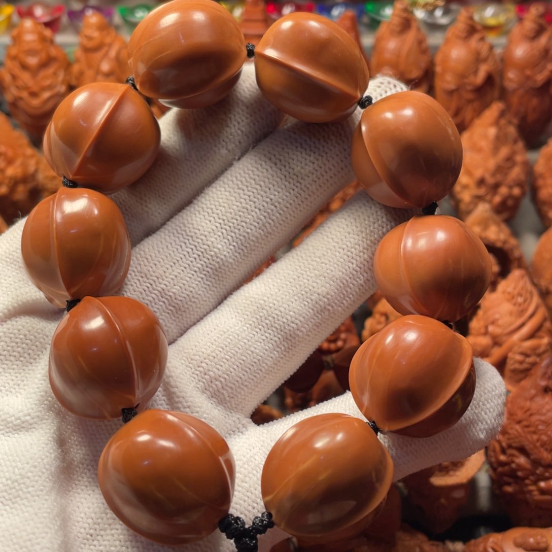 橄榄核吊坠鲨鱼背