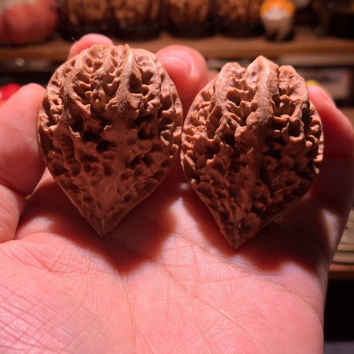 文玩核桃吊坠楸玥核58