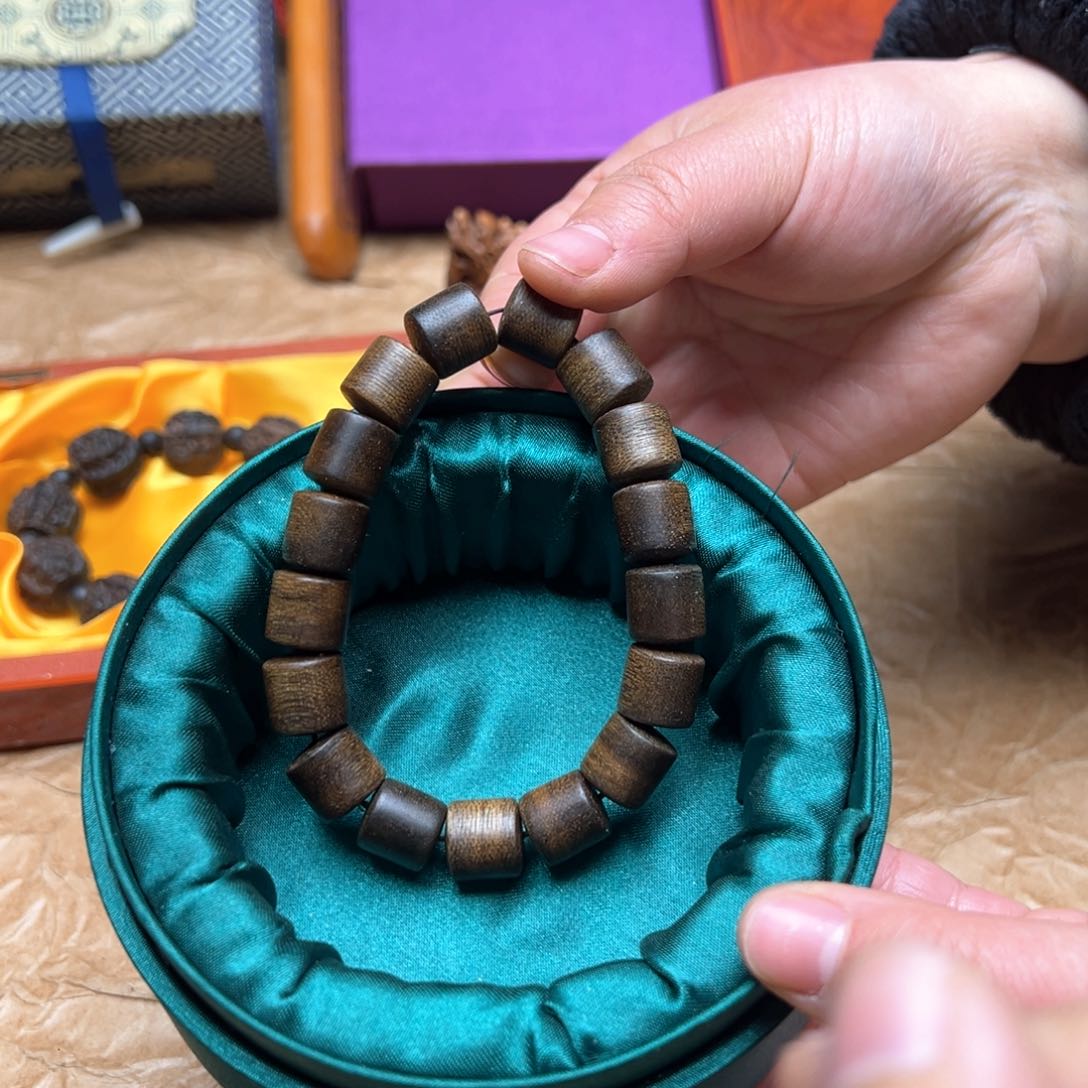 大叶紫檀（黑酸枝木类）