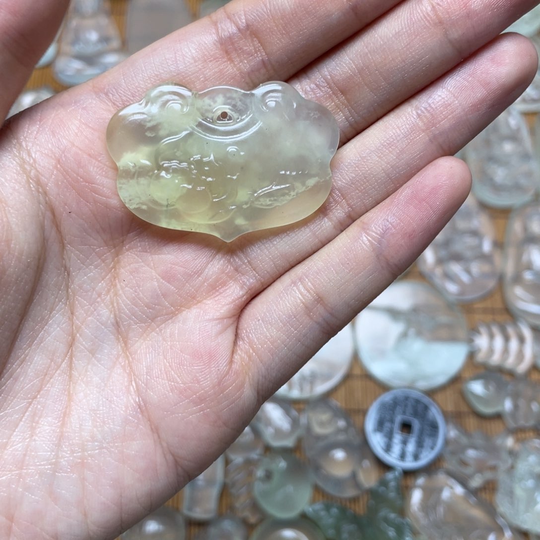 未镶嵌蛇纹石玉颈饰