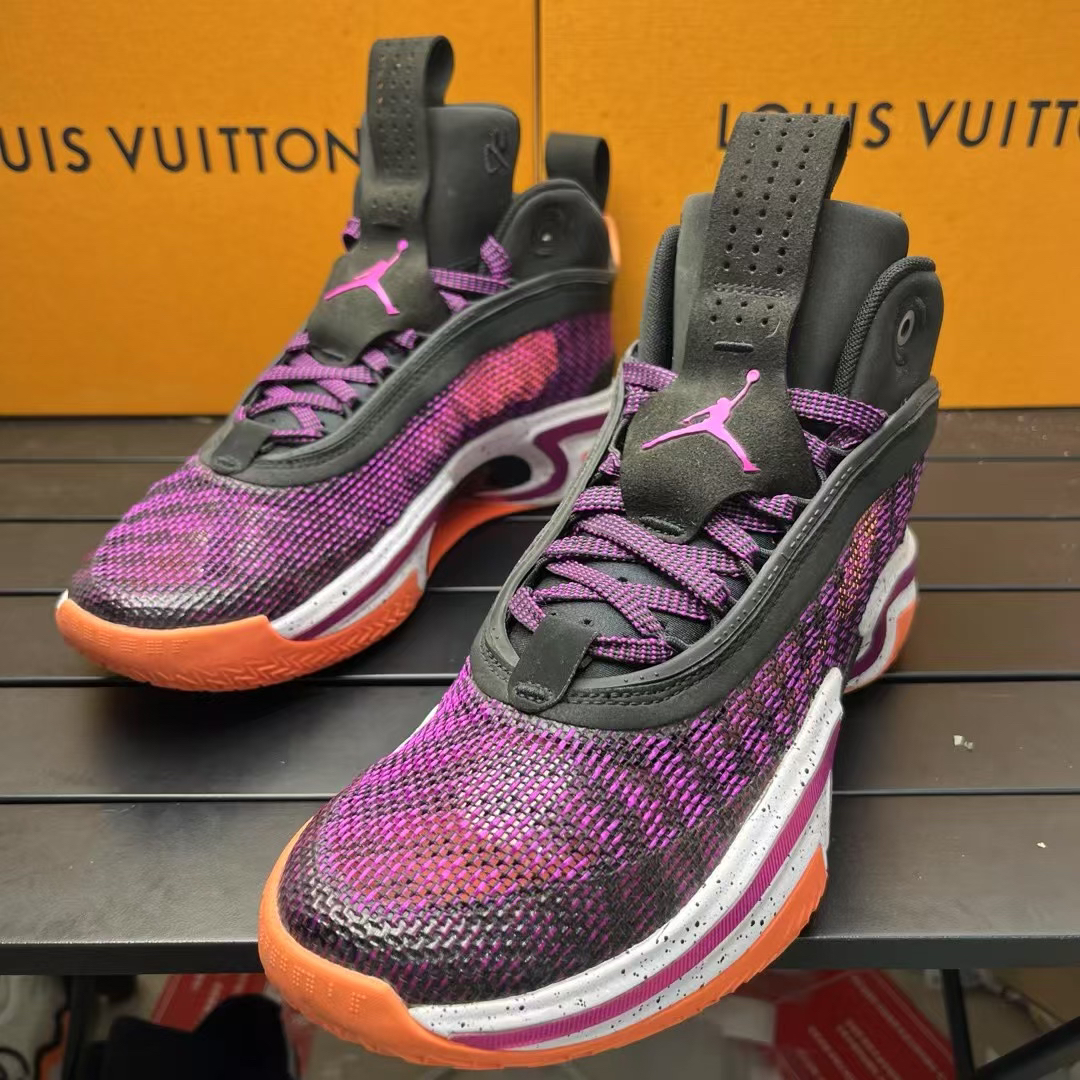 未使用 MM6 全新试穿烁/42码/AJ35 紫外线 