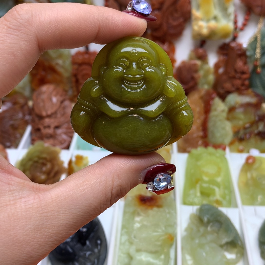 蛇纹石玉颈饰未镶嵌