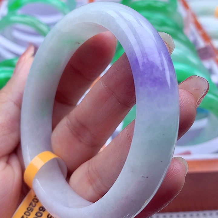 翡翠手镯未镶嵌翡翠