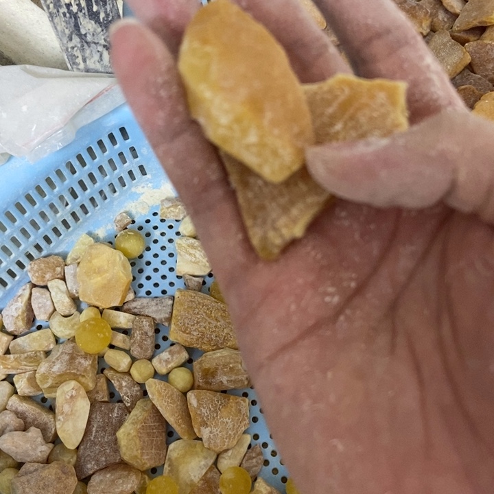 蜜蜡未镶嵌裸石吊坠