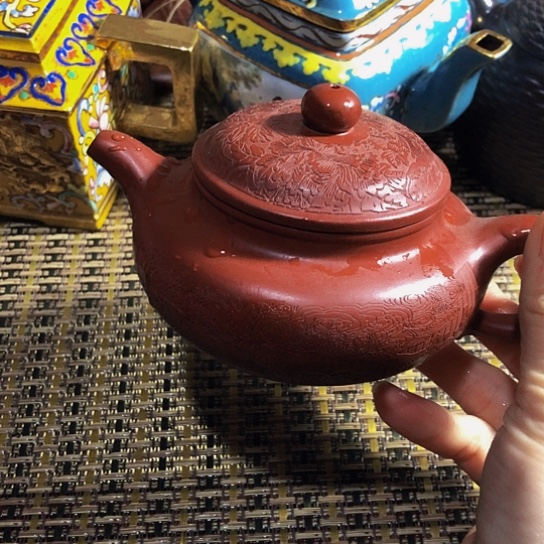 紫砂茶壶原矿泥料手工制作的紫砂壶。