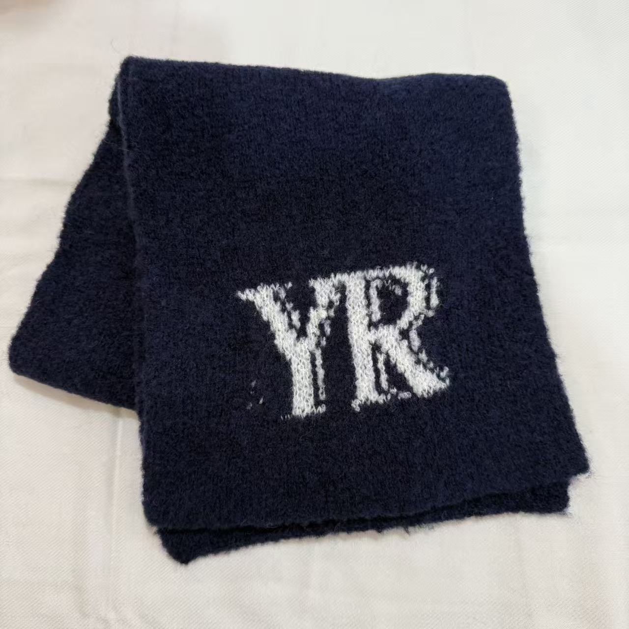 短款双层字母嵌花围巾DPW043