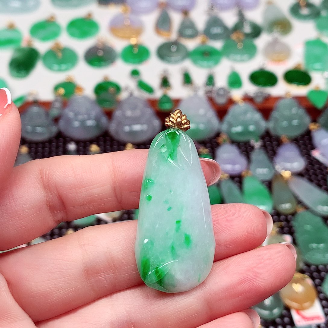 翡翠18K金镶嵌颈饰