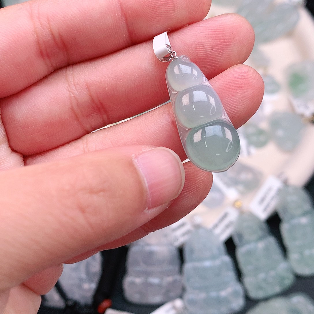 翡翠颈饰18K金镶嵌冰胶豆子