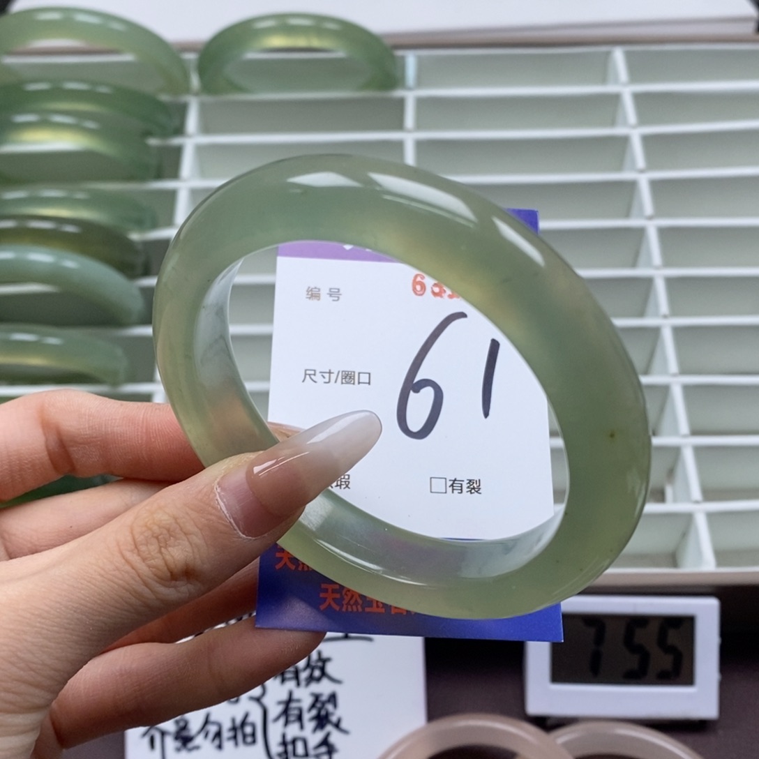 蛇纹石玉手镯未镶嵌