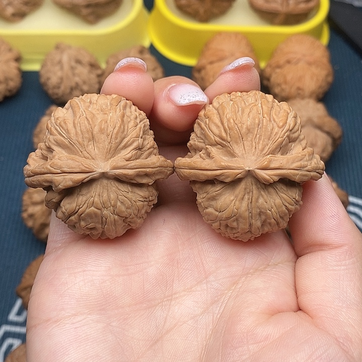 文玩核桃吊坠白狮子41