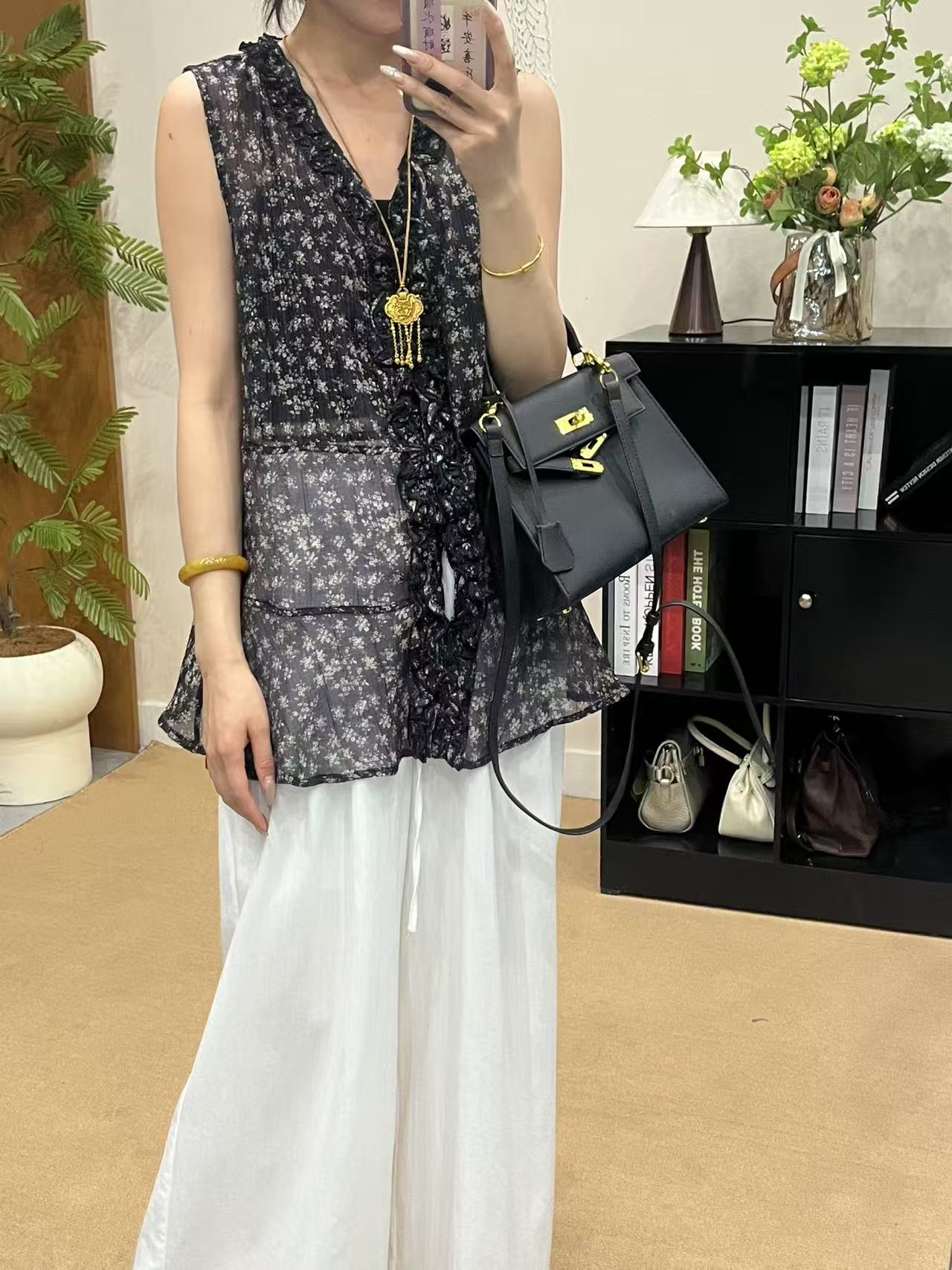 2025新款夏季法式木耳边碎花V领无袖背心衬衫女轻薄宽松上衣