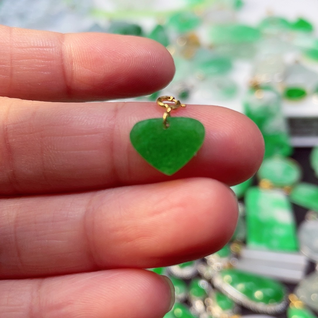 吊坠(不含链)18K金镶嵌翡翠