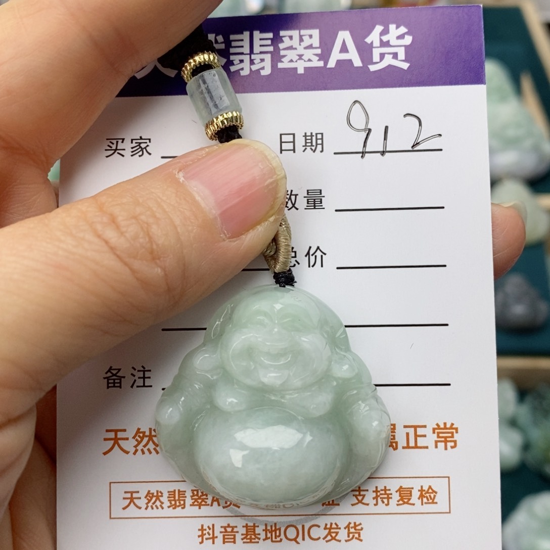 翡翠颈饰未镶嵌佛公