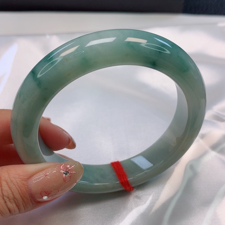 翡翠手镯未镶嵌56圈