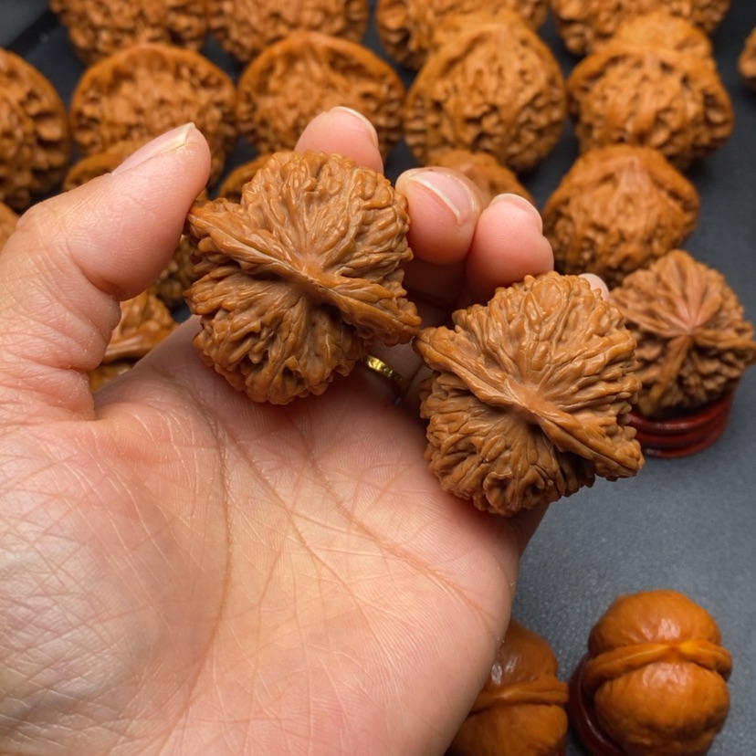 【闪购商品】文玩核桃把件40篓子