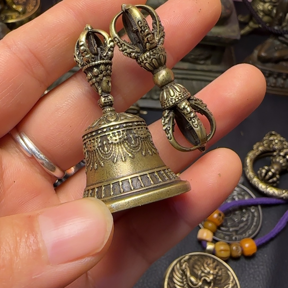 桂***君泥塑藏传牌子……藏传牌子