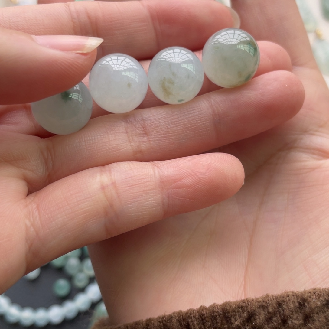 奶***酥翡翠未镶嵌颈饰4颗珠子