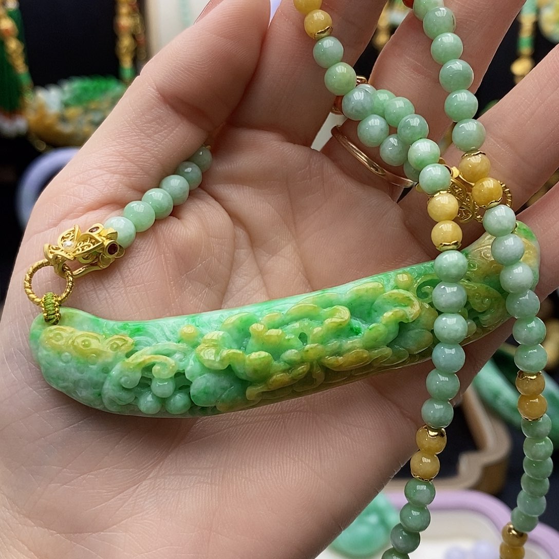 翡翠颈饰未镶嵌射*天然