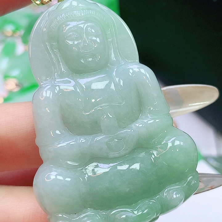 翡翠未镶嵌颈饰多样性发其一