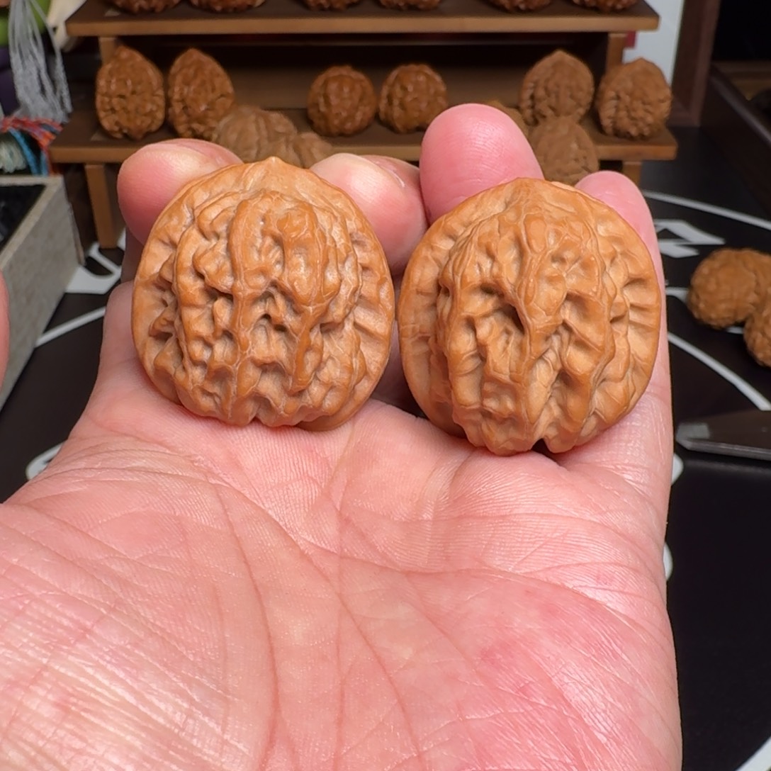 文玩核桃吊坠全品沉水狮子头 尺寸36