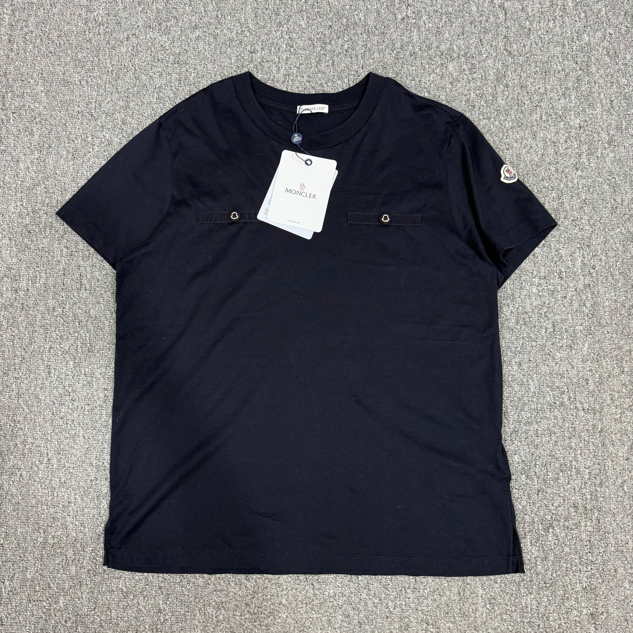 全新未使用 MONCLER 13469768 新款藏蓝色手臂徽标logo短袖 L码