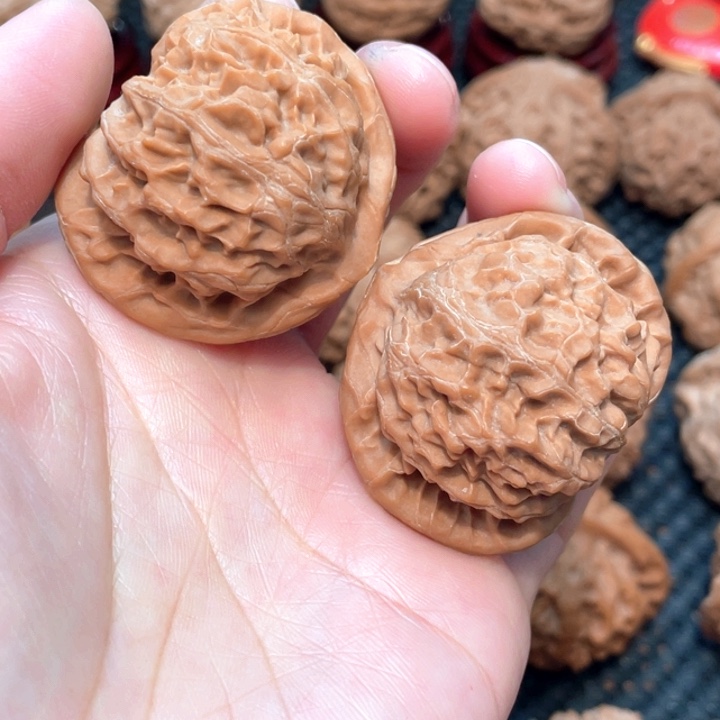 原装桃心型宫灯4.3全品无修，一只卷边