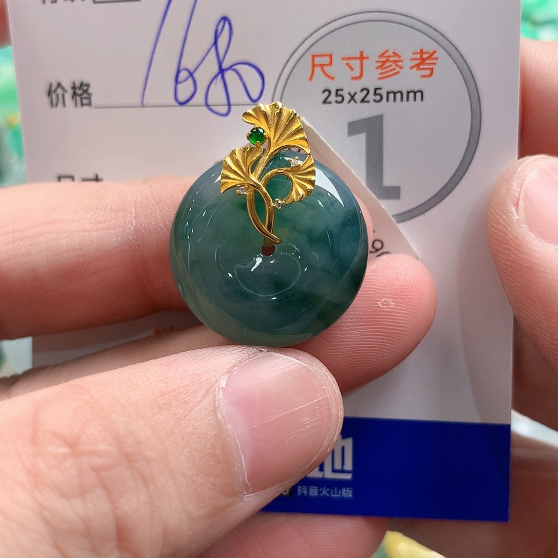 翡翠18K金镶嵌颈饰
