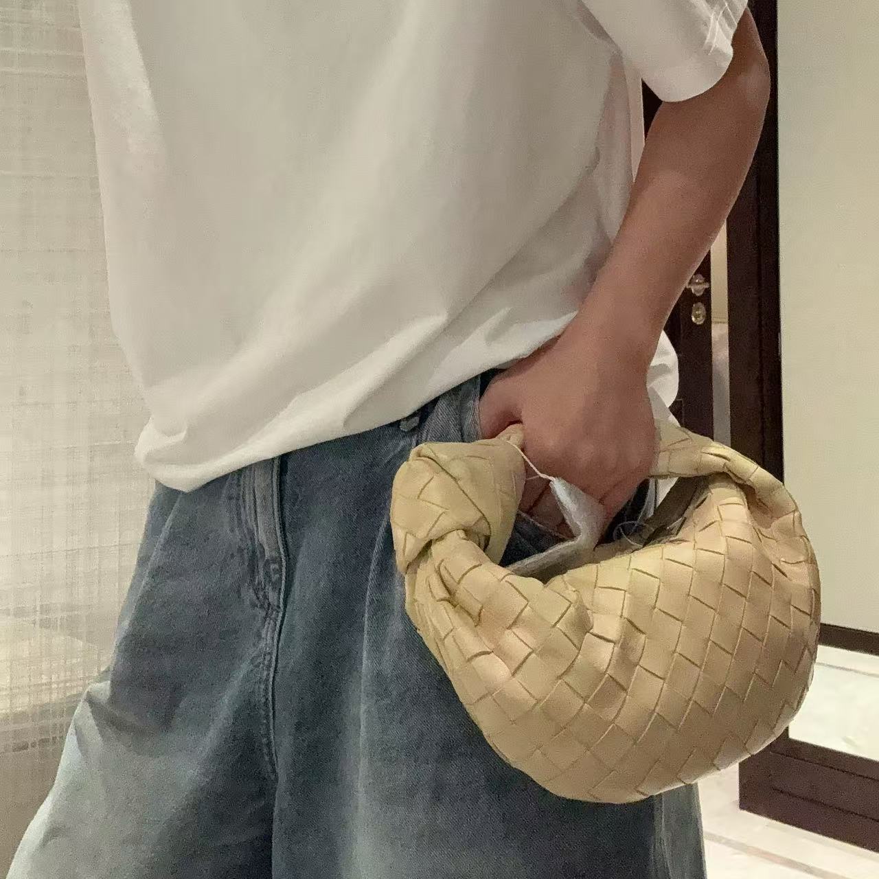 95新 BOTTEGA VENETA/葆蝶家 【蕾】 6BH020 奶茶色编织饭盒包