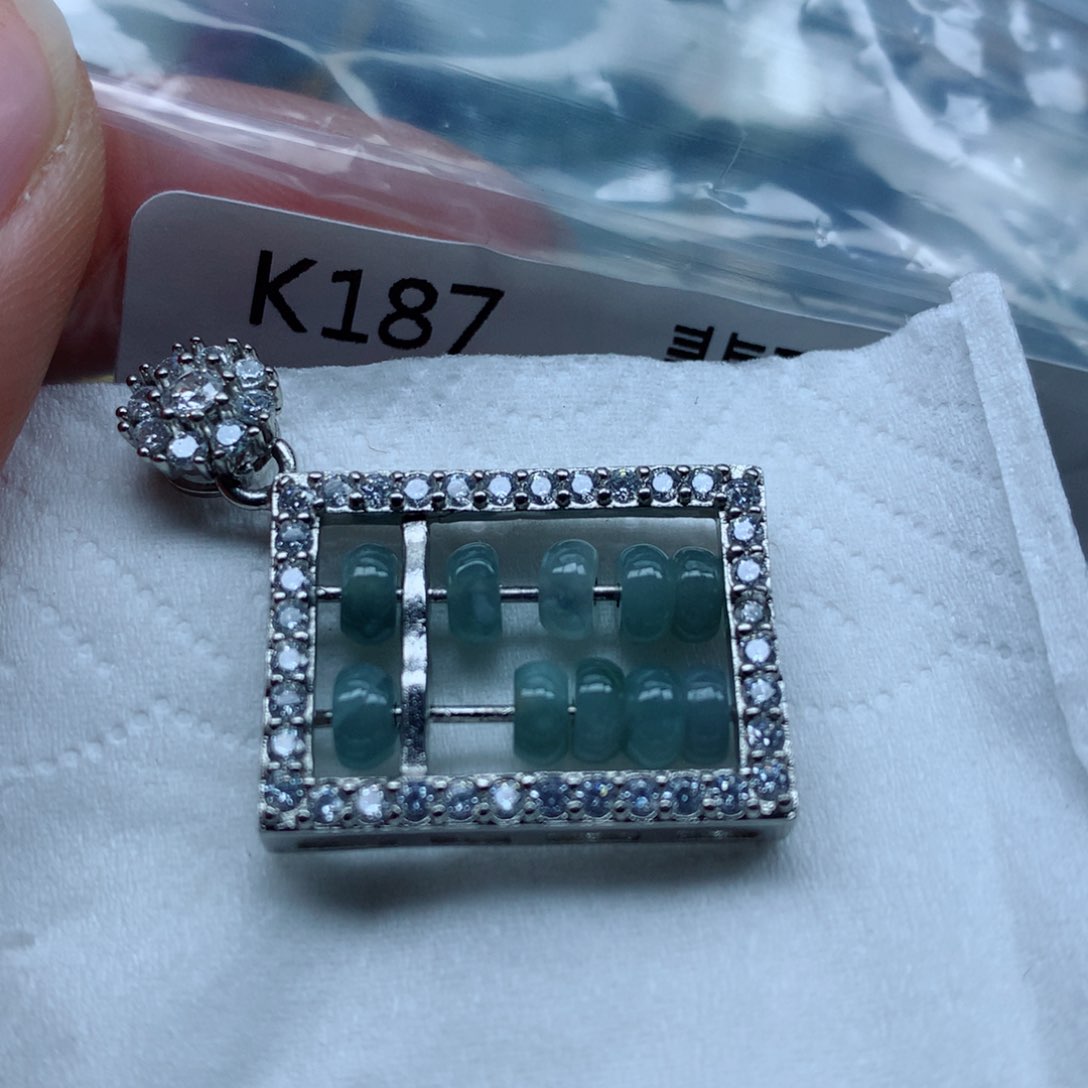 翡翠颈饰未镶嵌手串