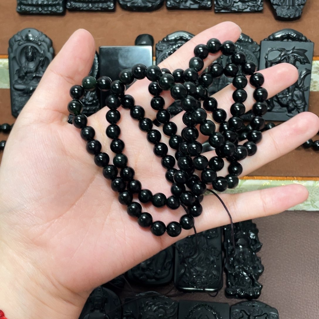 雪***行蛇纹石玉未镶嵌颈饰