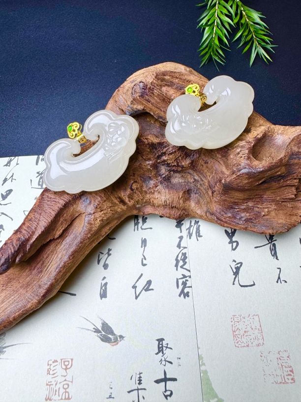 西亚珠宝HF5和田玉藕粉吊坠多样性发其一