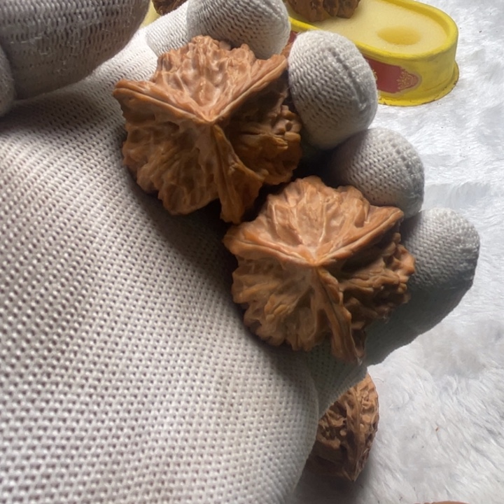 把件桃核盘山三棱